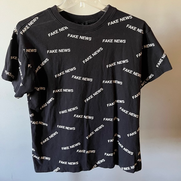 Fake News T-Shirt - Picture 1 of 2